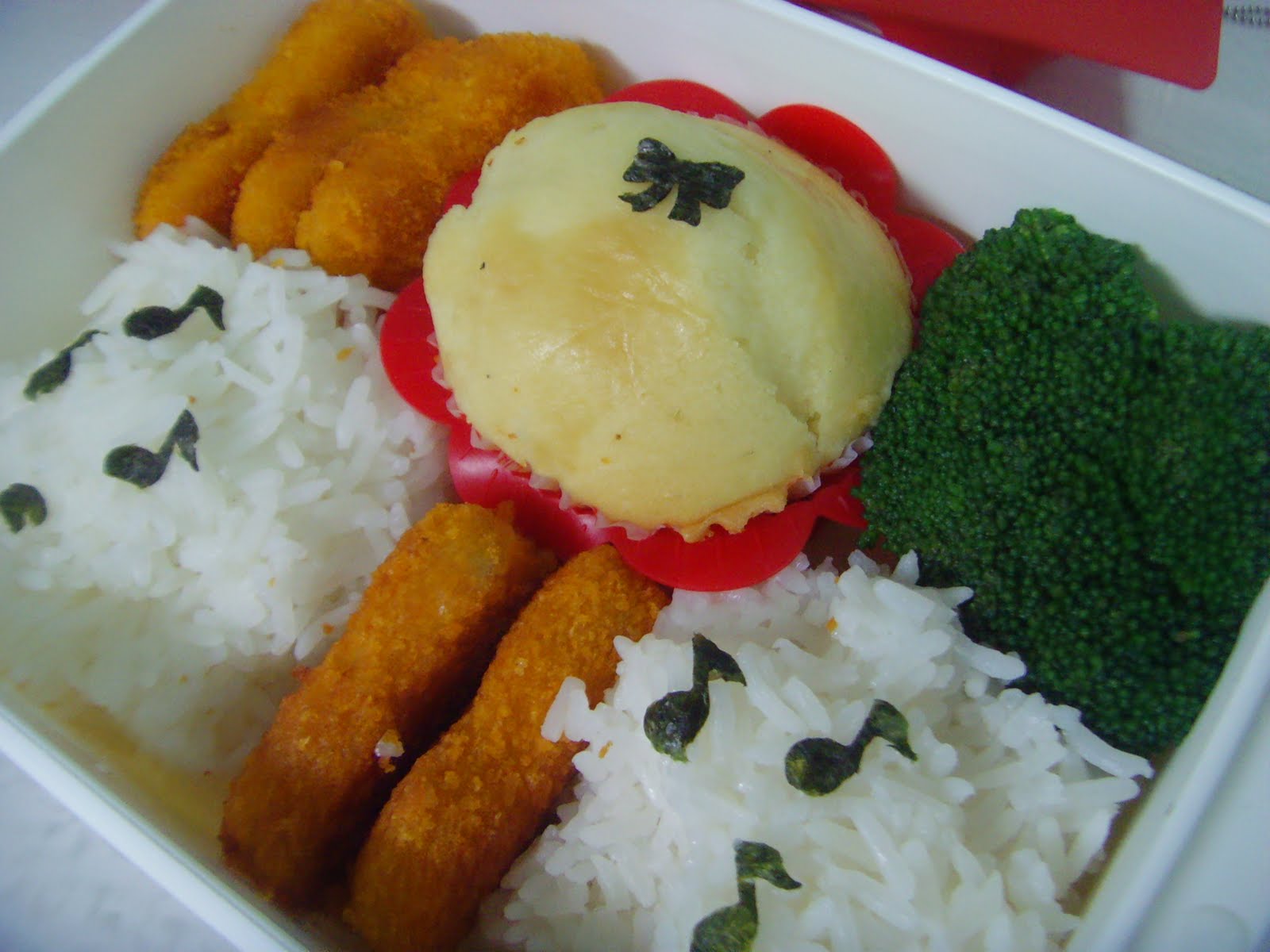 A Pepper's Love BENTO53 CHICKEN NUGGETS RICE