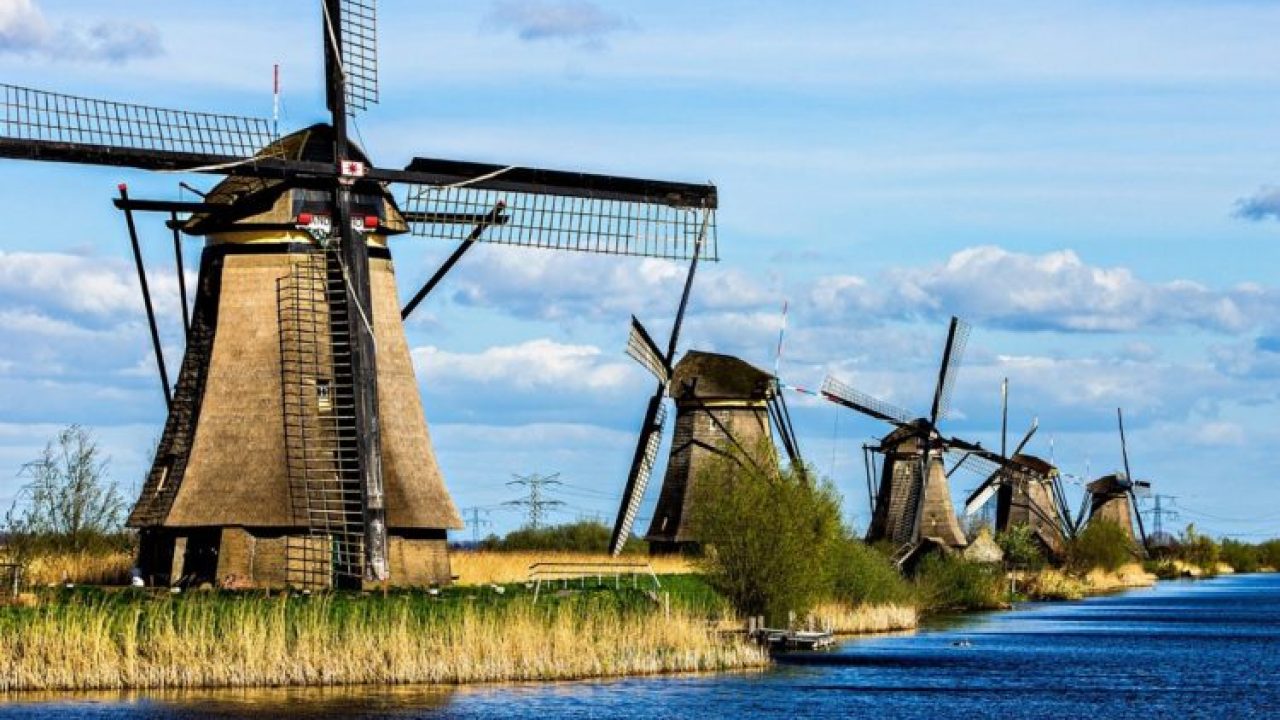 Panorama Indah Kincir Angin Desa Kinderdijk Belanda - Travel Pelopor Paket  Tour Wisata Halal Dunia