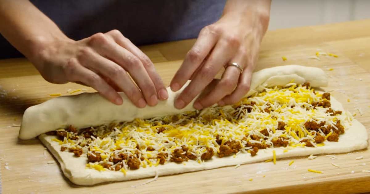 How to Make Taco Pizza Rolls How to Make Taco Pizza Rolls