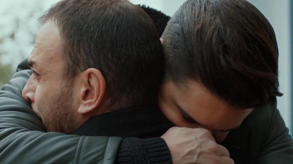 Czarna perła odcinek 53: Irmak jest w stanie krytycznym! Ahmet przyznaje się do zabójstwa! [Streszczenie + Zdjęcia]