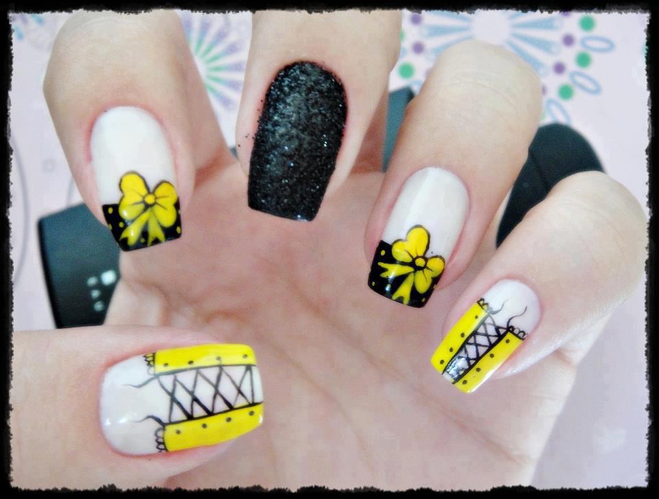Featured image of post Unhas Decoradas Com Amarelo E Preto Fita nail art glitter amarelo