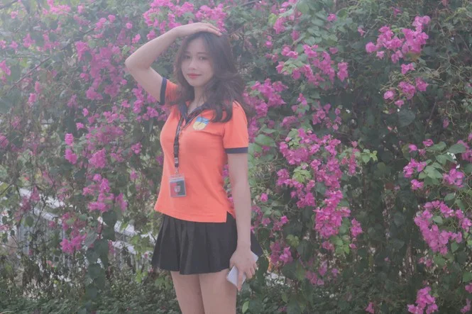 Tân sinh viên được gắn mác “cô giáo” chỉ sau một đêm