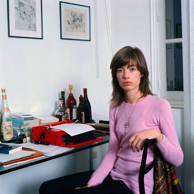 Portrait Photos of Françoise Hardy at Her New Apartment in Paris, 1971 ...