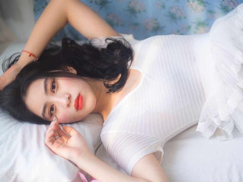 Gallery - Vietnamese model Yen Nguyen - Fragile purple flowers - P3