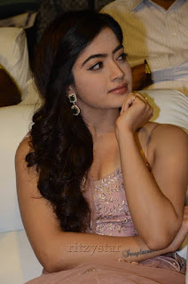 Rashmika Mandanna Sizzles at Geetha Govindam Audio Release