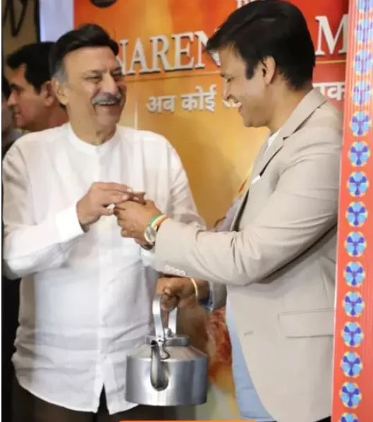 vivek-oberoi-distributed-tea-during-screening