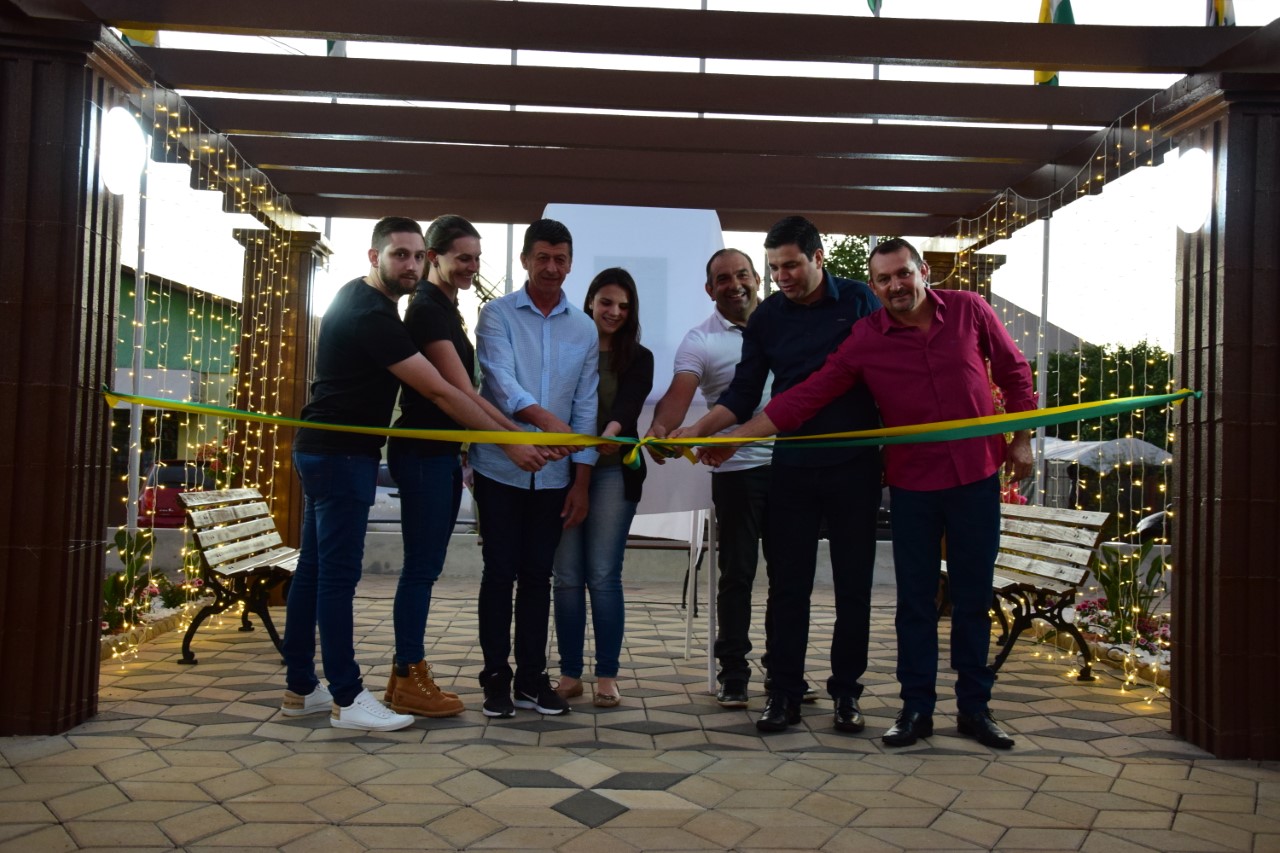 RÁDIO COMUNITÁRIA LIBERDADE FM Inaugurado Canteiro Central na Avenida