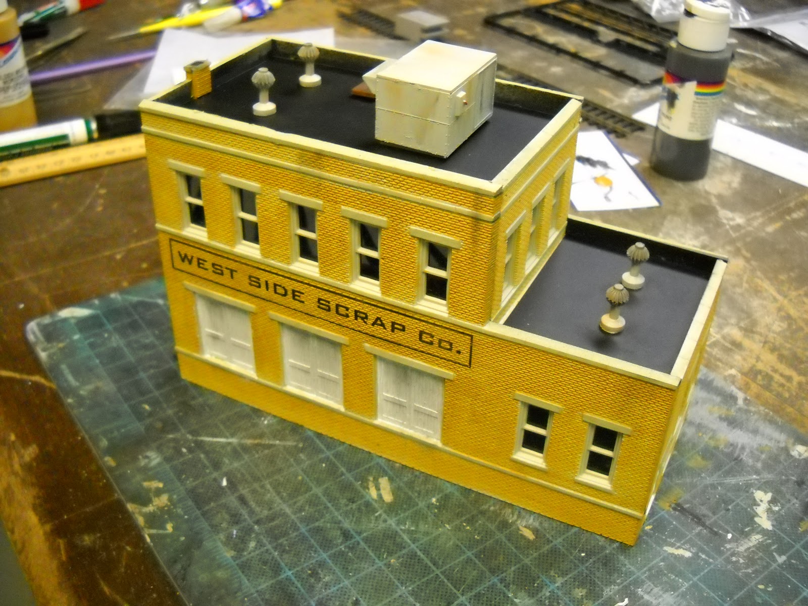 HO scale buildings