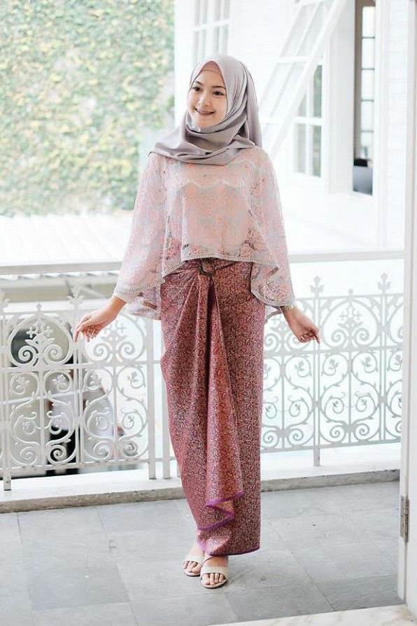 Kebaya dengan motif yang unik