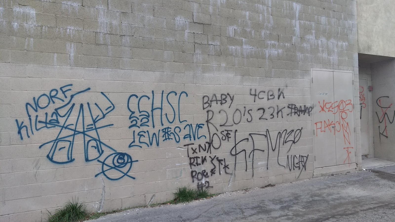 crip gangs graffiti: rollin 20 crip ( east long beach )