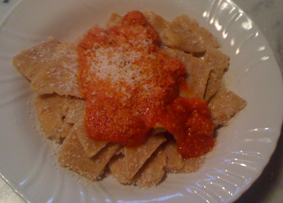 maltagliati di pane fatti in casa con sugo di salsiccia