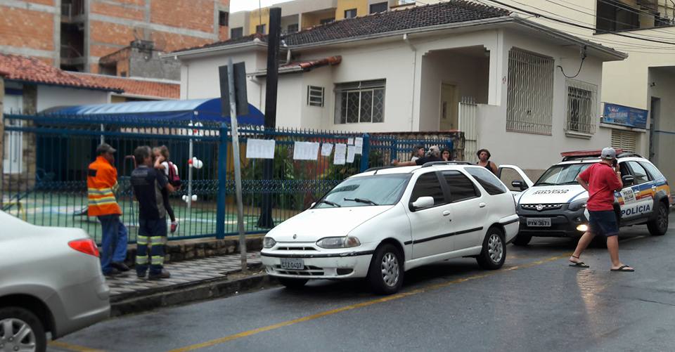 Pouso Alegre em Ação Mãe vai buscar filha na escola no centro de