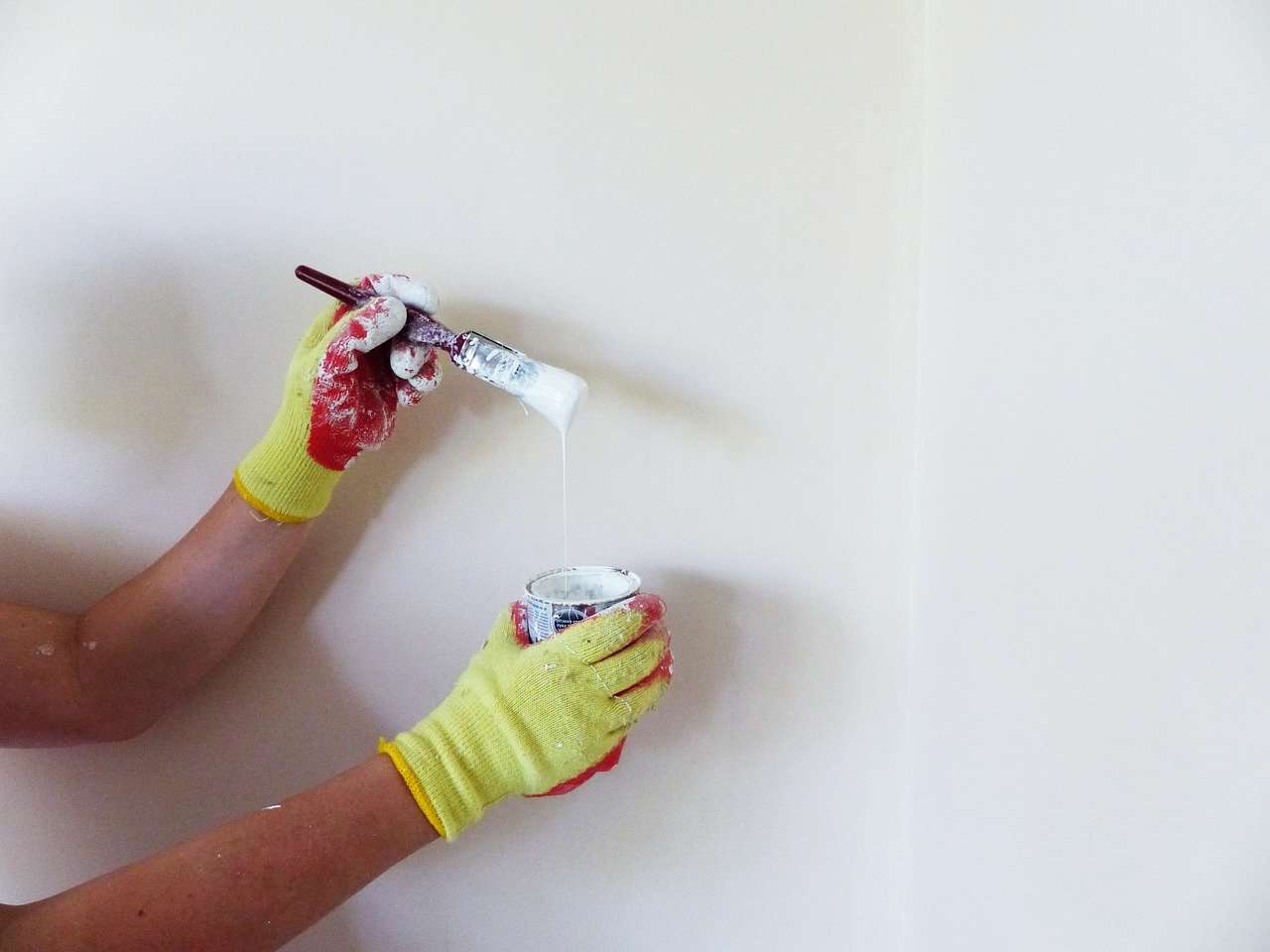 Panduan Mengecat Tembok Sendiri yang Benar, Khusus untuk Pemula