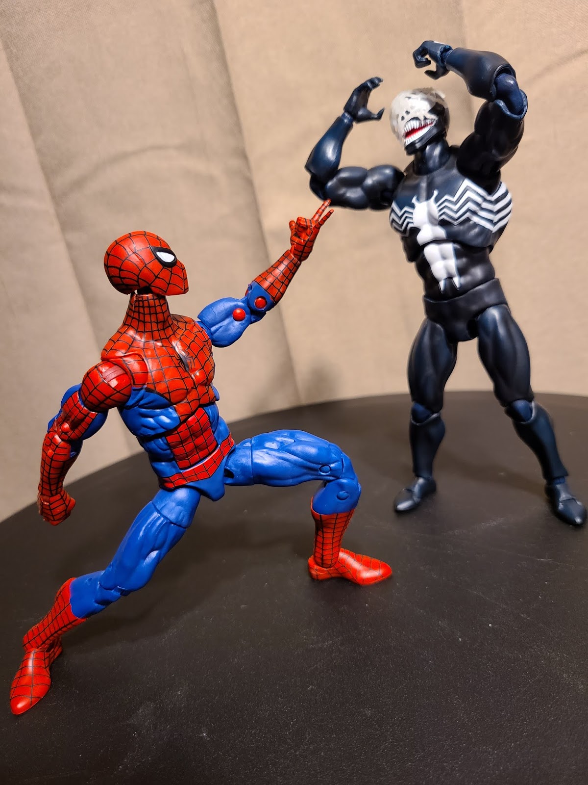 Marvel Legends Retro Wave Spiderman