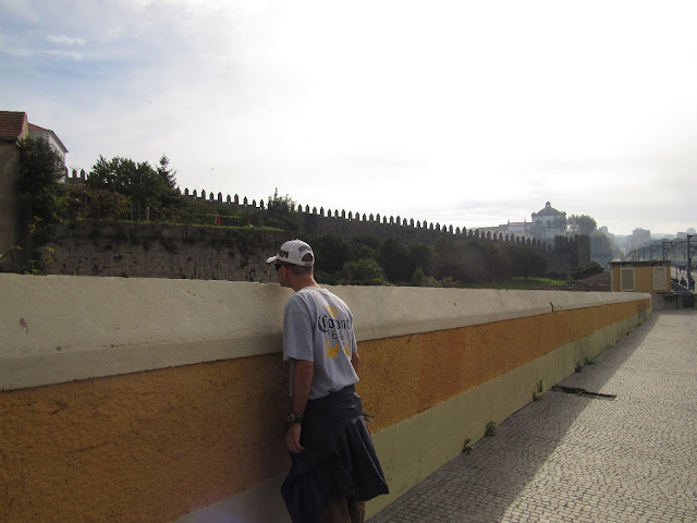 A Muralha Fernandina vista da Ponte de Luís I Ponte de D. Luís I - que ver em Porto, Portugal.