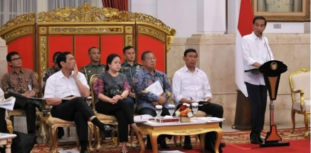 Tak Ada Yang Istimewa, Jokowi Harus Rombak Menteri Pos Ekonomi Tak Ada Yang Istimewa, Jokowi Harus Rombak Menteri Pos Ekonomi