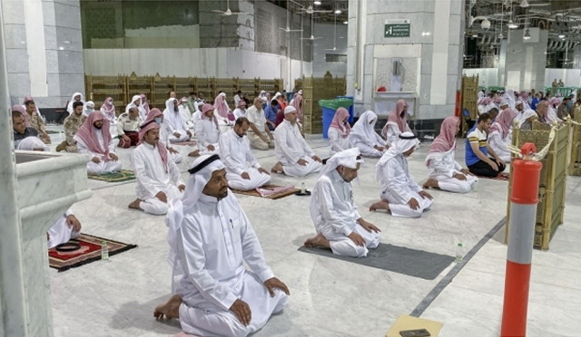 Shalat Tarawih di Masjidil Haram 2020