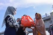 Jelang Idul Fitri,  Dyah Bagikan Paket Sembako Untuk Masyarakat Kurang Mampu  