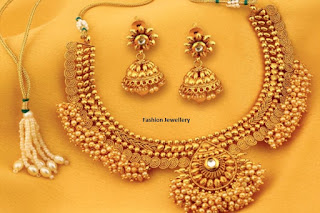 Gold Jewellery 18k Gold Pearl Bridal Necklace Set.