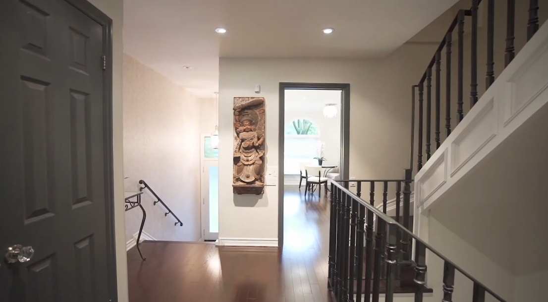 Tour 35 Marlborough Ave, Toronto vs. 26 Interior Design Photos