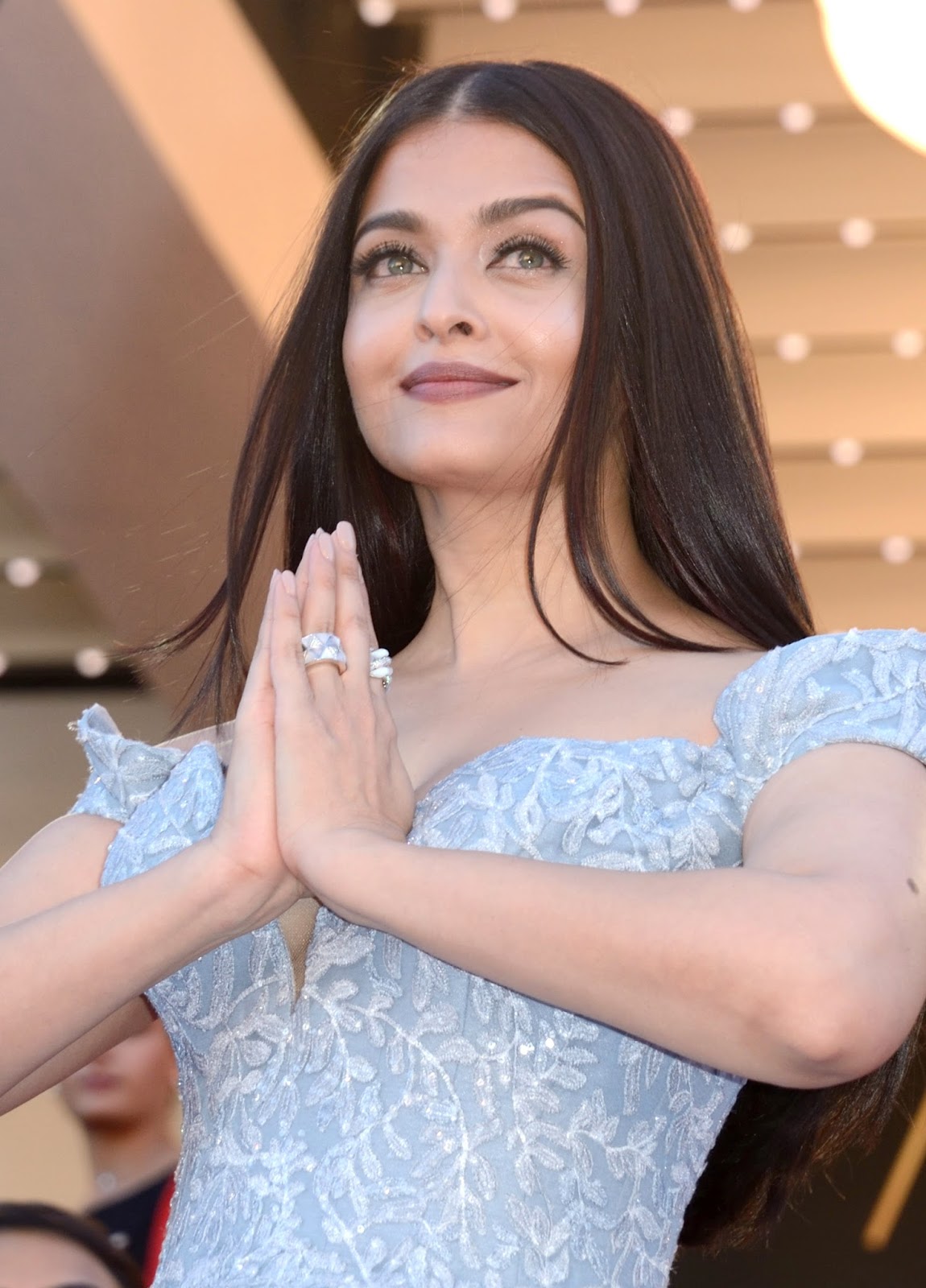 Aishwarya Rai Bachchan Looks Irresistibly Sexy in a Blue Michael Cinco Gown At 'Okja' Premiere During The 70th Cannes Film Festival 2017