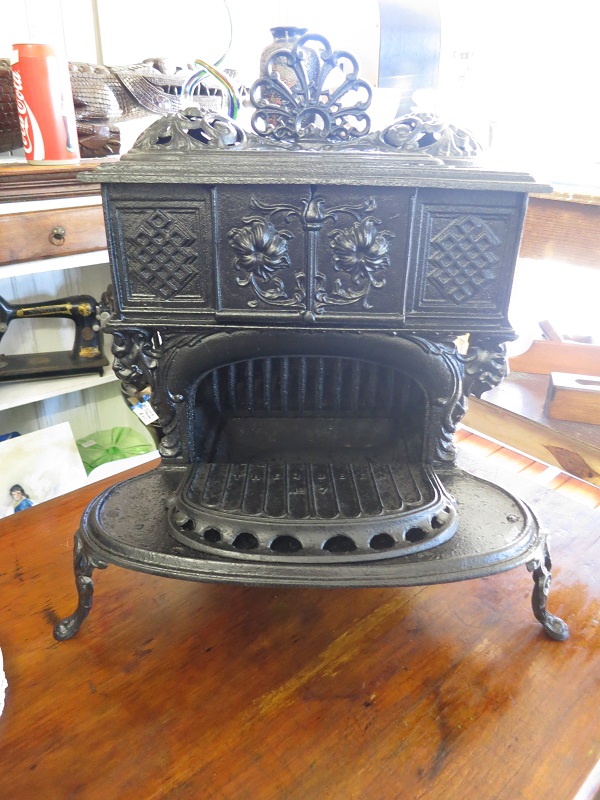 The Antique Polishers Cast Iron Queen Anne Stove C 1890.