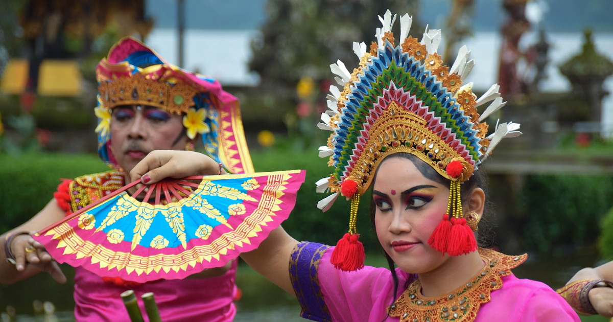 Tari klasik banyak menggunakan pola lantai