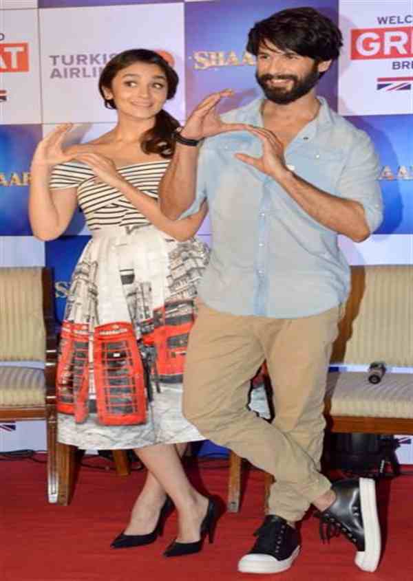 Shahid Kapoor and Alia Bhatt Promotes ‘Shaandaar’ At An Event