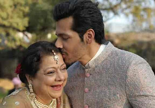 Nihar Pandya With His Mother
