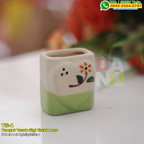 Tempat Tusuk Gigi Kotak Love