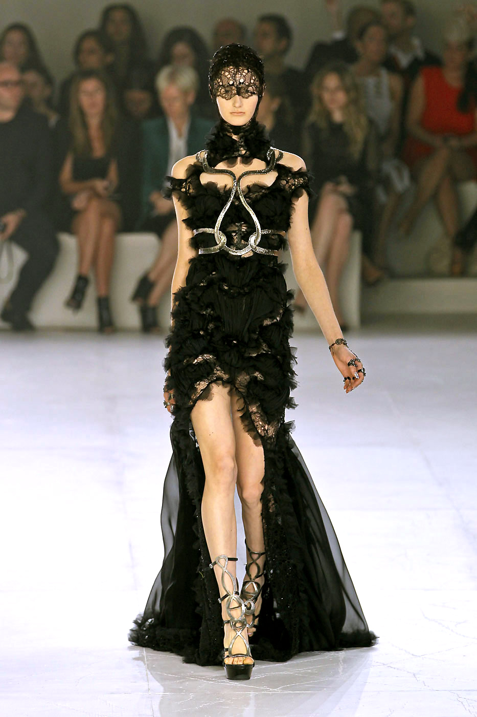 Glamour By Fatima: *AMAZING* Alexander McQueen Spring/Summer 2012