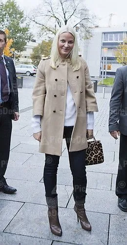 Crown Princess Mette-Marit at the Fyrstikkalleen school in Oslo on the occasion of Dignity Day. Fyrstikkalleén School, also known as F21, is the first facility in Oslo to house kindergarten