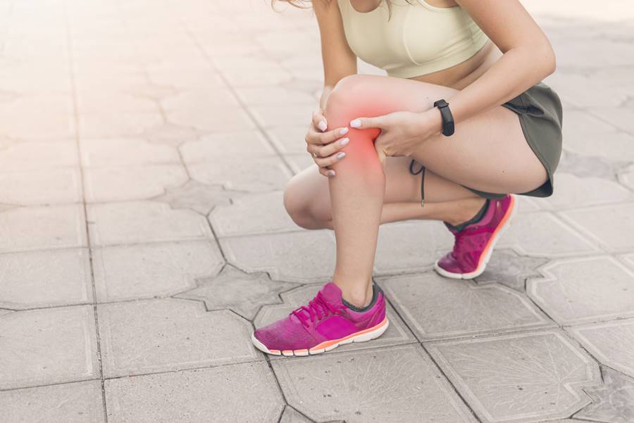 Mujer con dolor de articulaciones