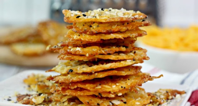 Everything Bagel Cheese Chips #keto #snacks