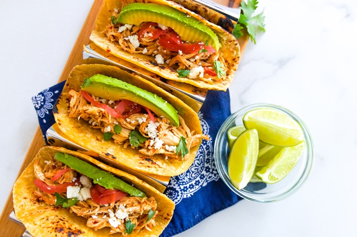 how to make slow cooker chicken tacos