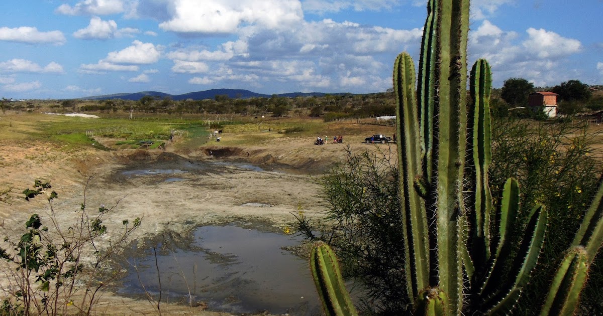 BARROCAS BAHIA Prefeitura de Barrocas finaliza limpeza de mais um açude