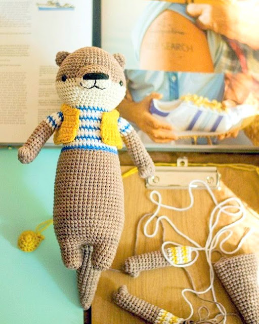 amigurumi otter crochet pattern