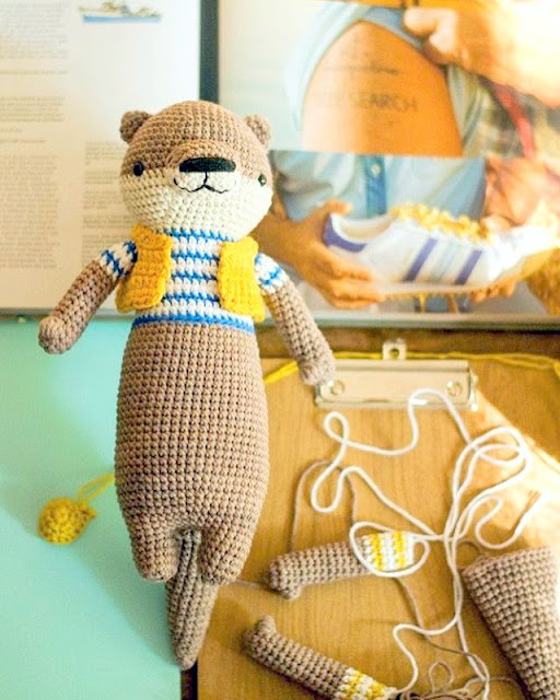 amigurumi otter crochet pattern