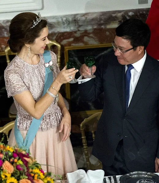 Danish Royal Family hosted a dinner in honour of Vietnamese President Truong Tan Sang and  Madam Mai Thi Hanh 