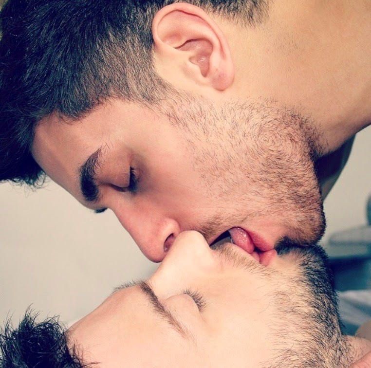 Hot Gay Couple Kiss Discovered By Hirosmika On We Heart It