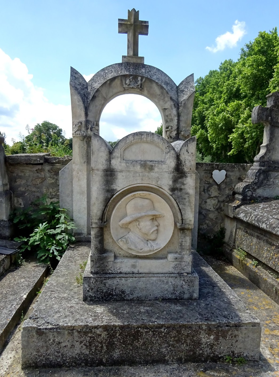 Dr Tony Shaw Charloun Rieu in Paradou, BouchesduRhône (13)