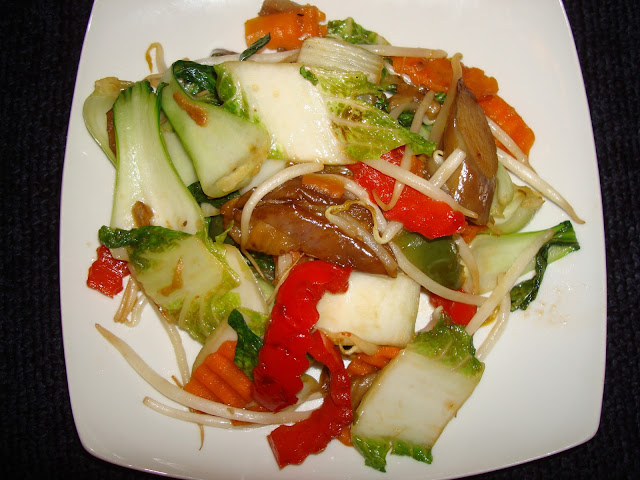 PORTIONS: 4 INGREDIENTS 2 tbsp. vegetable oil 1 tsp. minced ginger 2 minced garlic cloves ½ sliced red pepper  ½ sliced green pepper 1 cup sliced carrots 2 Japanese eggplants 2 cups baby Bok Choy leaves 2 cups Napa cabbage  1 cup bean sprouts 1 tbsp. oyster sauce 1 tbsp. hoisin sauce METHOD Heat up a Wok or frying pan with the oil and stir fry ginger and garlic together. Add and stir fry peppers, carrots and eggplant. Once the vegetables are cook add and stir fry cabbage and bok choy. After cabbage and bok choy is cooked add oyster sauce and hoisin sauce and mix in the vegetables. Serve it hot