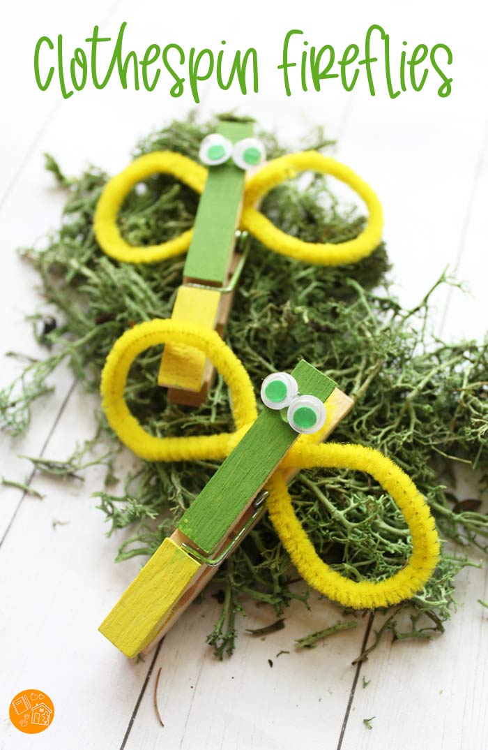 Adorable clothespin firefly craft for kids! Make these easy clothespin fireflies to celebrate summer. Super cute firefly craft that is fun for all ages. #fireflies #kidscrafts #crafts #clothespins