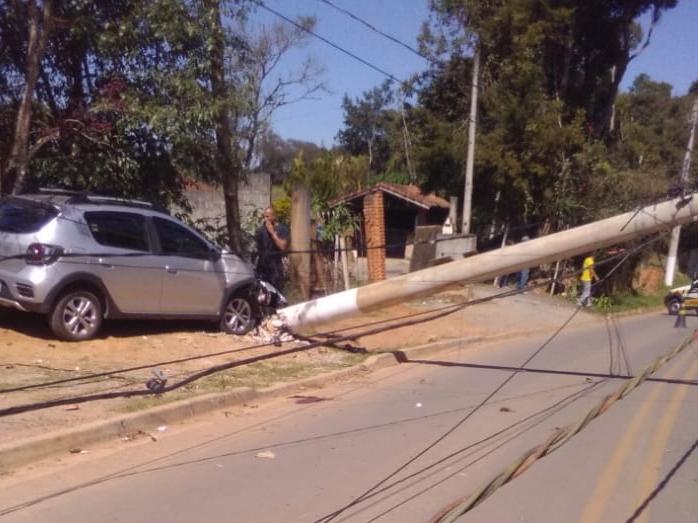Acidente interdita Estrada dos Pereiras em Caucaia do Alto