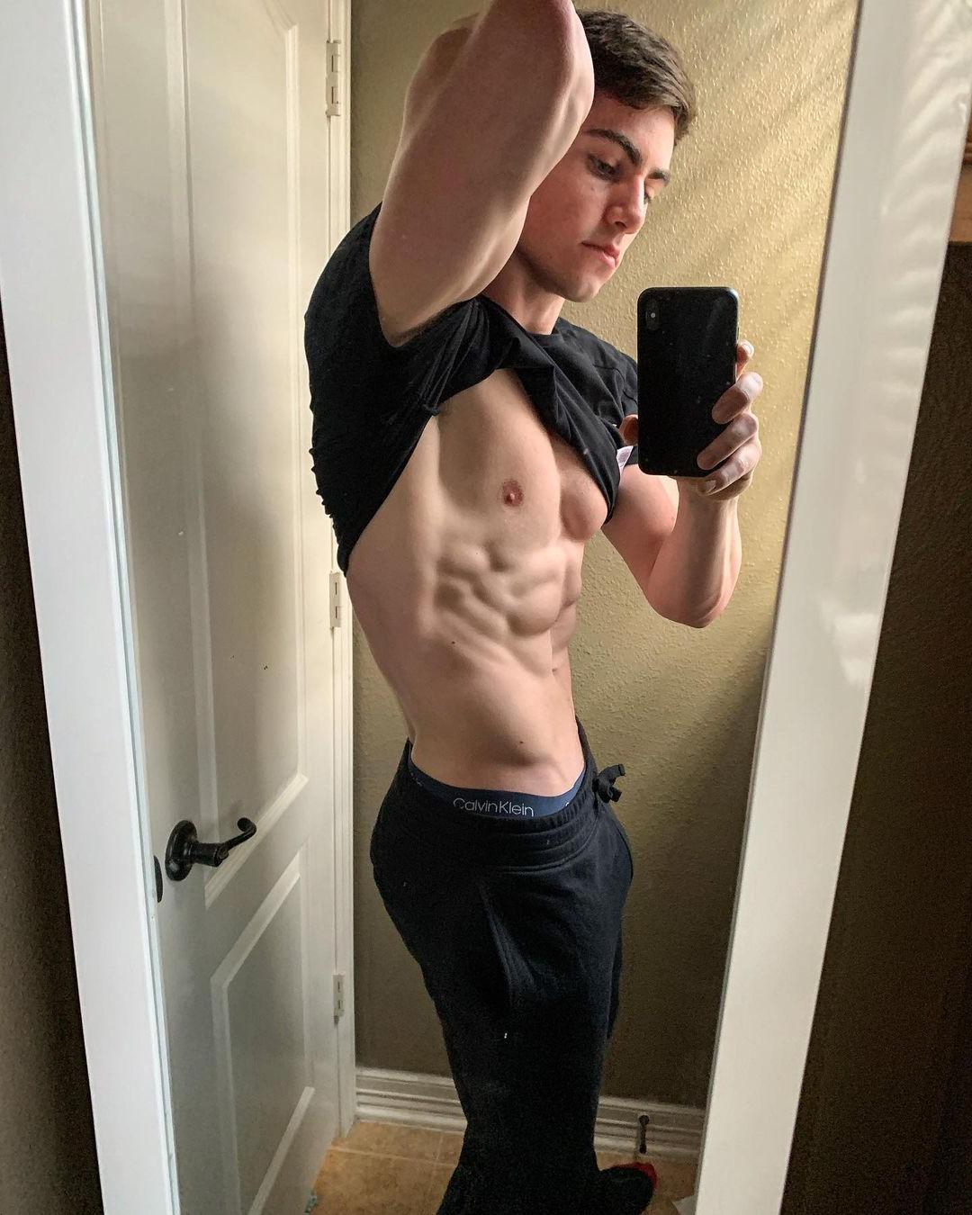 fit-classic-shirtless-bad-boy-sean-stahl-abs-young-college-hunk-selfie