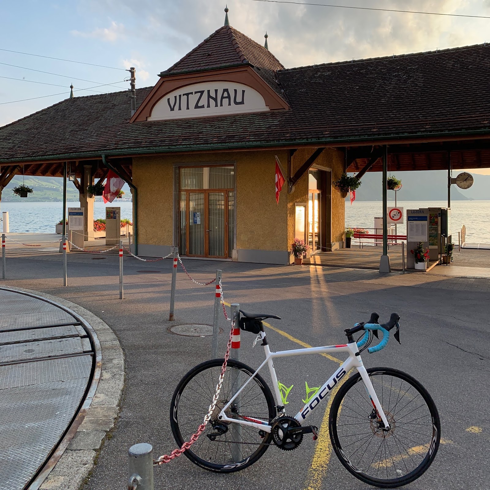 carbon road bike rental delivered at AirBnb in Vitznau