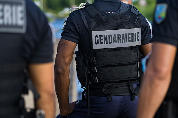 Finistère (29) : Trois mineurs mis en examen pour avoir lancé des bouteilles contenant de l’acide sur les gendarmes