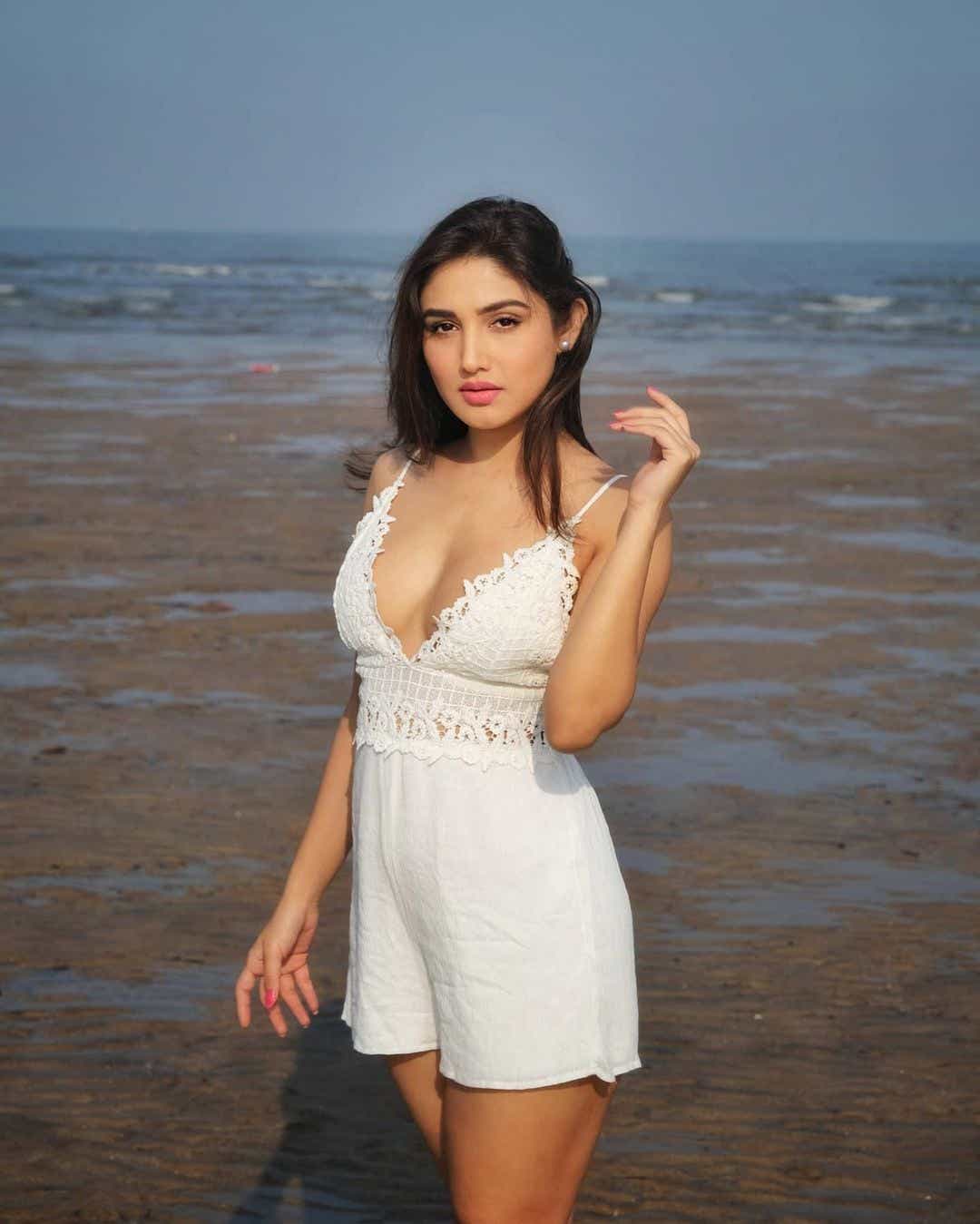 Donal Bisht hot cleavage images