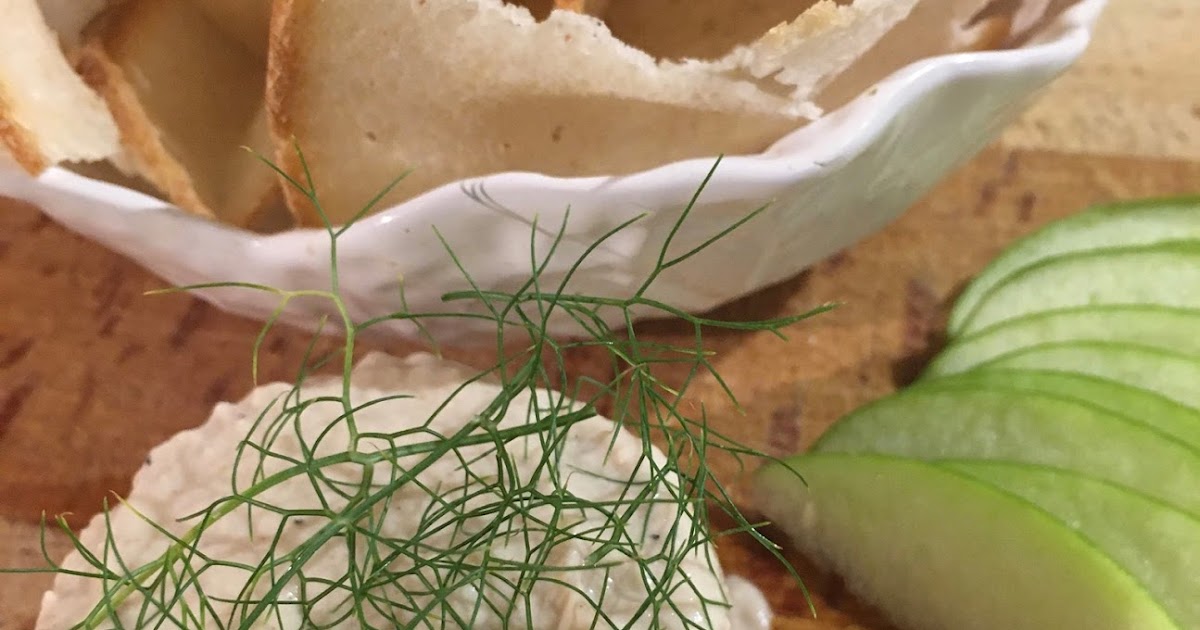 Smoked mackerel and apple mousse with melba toast