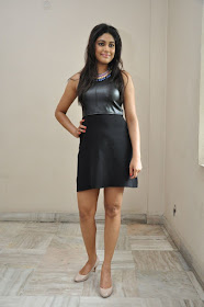 Monisha Yadav Porn Vidio - Beauty Galore HD : Manisha Yadav Slim Thighs And Legs Beautiful In Mini  Skirt